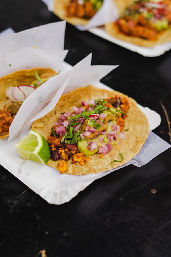 Tacos with onion and cilantro
